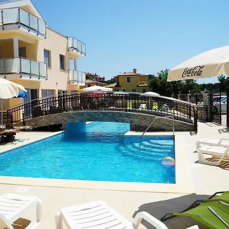Apartment With Pool *