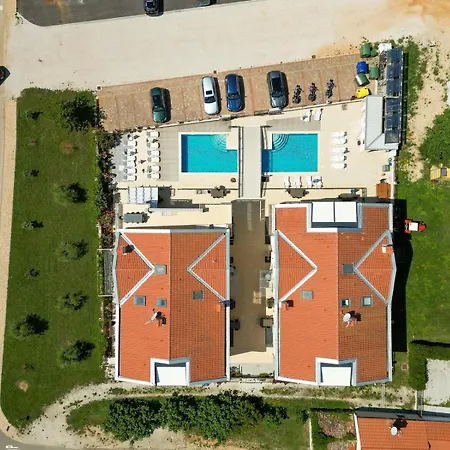 Apartment With Pool