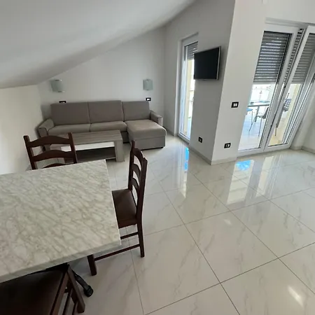 Apartment With Pool *