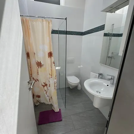 Appartement With Pool Funtana